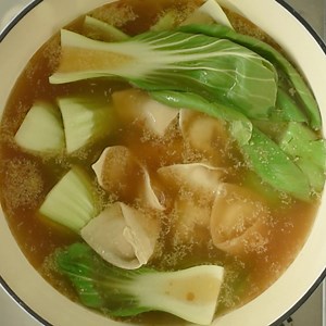 ✅ Full recipe > https://culinaryginger.com/chicken-wonton-soup/ This Chicken Wonton Soup recipe is a quick and delicious Chinese soup that can be an appetizer or complete meal. Ground chicken breast is mixed with delicious flavorings then easily transformed into dumplings that can be made ahead so the soup is ready to go anytime. #wontons #wontonsoup | Culinary Ginger - Authentic Recipes, Honest Ingredients