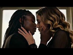 Lesbian Kissing 🌈| Lesbians Love