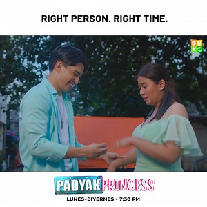 Kapag may tiyaga, may kiss. 😂😂😂 Nakay Sir Miko ang true love ni Princess dahil kahit na basted siya noon ay hindi siya humintong umalalay sa kaibigan. Patuloy na mapapanood ang Padyak Princess mula lunes hanggang biyernes, 7:30pm sa BuKo. #FeelGoodSaBuKo | BuKo