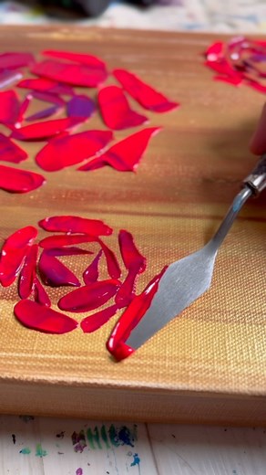🌹 That reveal though!! Metallic gold, bronze and silver make a beautiful backdrop for these deep red roses. I created my first stained glass roses piece about 2 years ago and have been painting different variations of it ever since. The first reel I ever put out for them hit over 18 million views, which absolutely blew my mind. They are so fun to paint and the color combinations are endless (although this particular color scheme might be one of my favorites). This piece called “Gilded Roses,” a