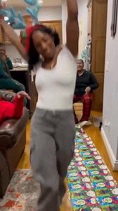 2.5M views · 10K reactions | Wrapping paper challenge殺殺 #fyp #viral #highlights #christmasgames #challenge | Noworries Gentry | Facebook