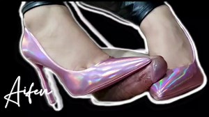 👠Love this position Retweet & press ♥️#shoejob #heeljob #stilettos #leather #leatherpants #leatheraddicted #leatherass #highheels #heeladdicted #heelfetish #leatherleggings #feetfetish #footfetish #FootParadise @FootParadiseRT @rt_feet