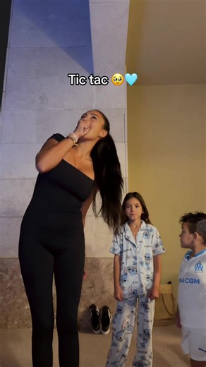 Laissez-moi danser: Un voyage musical avec Dalida