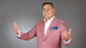 Vali Vijelie a făcut senzație în Zanzibar. Cum au reacționat localnicii