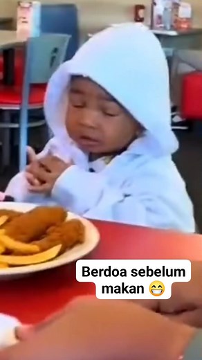 Berdoa sebelum makan 😊 | Mei Safitri