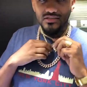 3.1K views · 124 reactions | 347. An eye-catching Angels & Demons piece by TraxNYC #goldsgym #goldcoast #goldenretriever #golden #goldenhour #gold | Traxegoldener | Facebook