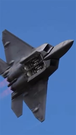 14K views · 517 reactions | Insane footage of the F-22 Raptor 礪 stinkjet | Military Update | Facebook