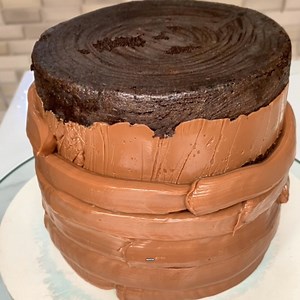 🍰 DESCUBRA O SEGREDO DA MASSA PERFEITA POR 37,00😱 🎂 Aprenda a fazer Bolo, Fatia e Torta perfeitas que vão dobrar sua agenda de clientes 😍 🚀 Seja uma confeiteira renomada na sua cidade, eu te ensino do zero ao bolo confeitado ✅ Clica em Saiba Mais e garanta sua vaga agora! | Leidy Cakes