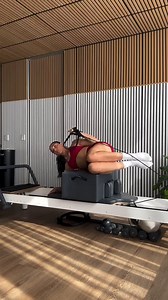 🔖 We love this Short Box Side Lying Single Arm Work x Oblique Teaser by Shahnae Cutajar, founder of Grind Pilates Co. in Melbourne, Australia ✨ Find a side-lying position on the box with legs stacked, and a supporting hand holding the edge of the carriage. ✨ Start with a bicep curl. ✨ Extend the top leg long. ✨ Extend both legs long. ✨ Add a shoulder press. ✨ Add a circle home. ✨ Finish with a teaser. #BBGlobal . . . See important safety info here: https://bit.ly/3TNYrYn | Balanced Body, Inc.
