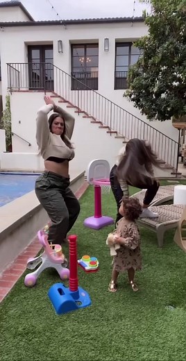 baby shark hive let me hear you scream @shaymitchell