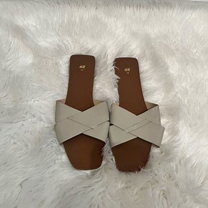 NWOT H&M neutral sandals