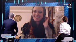 Camille, jeune infirmière, a un message important à nous faire passer... et une jolie chanson à nous chanter ! ▶ bit.ly/EnsembleAvecNosSoignants | France tv