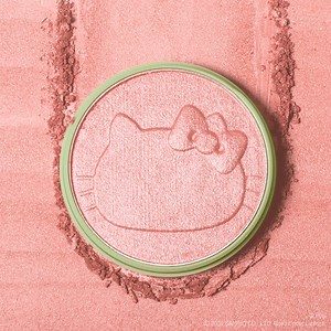 Beam like you mean it! Glow bright this spring with our @HelloKitty inspired Hello Glow-y Radiance Powder in shade Friendly Blush. This silky natural mineral powder has been formulated with Vitamin E, Apple Seed Oil and Ceramides to nourish, protect and help restore skin moisture while creating a skin-loving lustre that lasts. Available in two radiance creating hues! “I love to add a touch of glow as a finishing touch it really brightens the whole face!” - Petra | Pixi Beauty