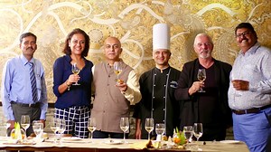 Exploring three very distinct Indian white wines, perfect for summertime, Food Lovers’ Editor, Kripal Amanna hosts a tasting table with wine and food lovers at Ebony, one of Bengaluru’s oldest free standing restaurants. They taste and pair India’s first Riesling from Sula, a lush and bright Sauvignon Blanc from KRSMA and the Sula Chenin Reserve with dishes from across cuisines like Asian, Southeast Asian, North Indian to South Indian. The wines are also for the very first time paired with desser