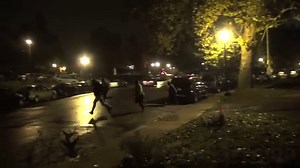 Homme pendu à une corde (Caméra cachée)