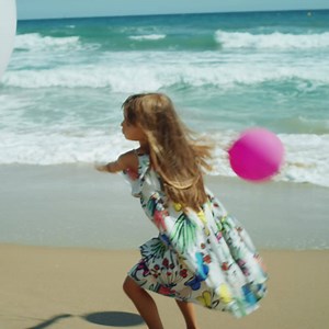 Catimini ouvre la ronde avec des robes à faire tourner la tête ! Découvrez la sélection des plus belles robes, confectionnées sur mesure et faites pour vous 👗 | Catimini