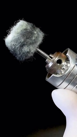 ASMR Monday ✨ Another behind-the-scenes glimpse at the hypnotic process of bringing our Alga Ring to life. Inspired by the undulating movement of seaweed, this sculptural design flows with quiet elegance—organic, fluid, and entirely captivating. #asmr #jewelrymaker #luxuryjewelry #modernelegance #goldring #chunkygoldring #goldrings #ringaddict #stackingrings #ringstagram #ringsoftheday | NONI design