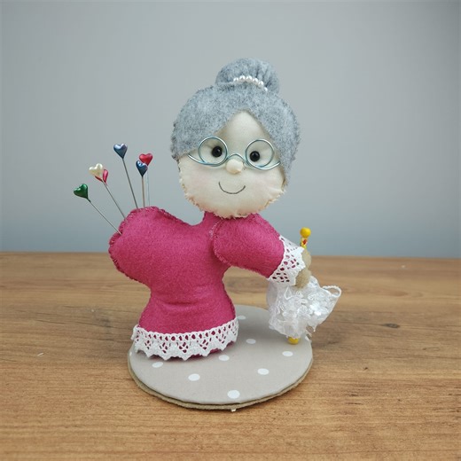 215K views · 2.3K reactions | very easy . Anyone can do this.. felt pincushion made by hand without using a sewing machine | Knitting Woman and Embroidery | Facebook