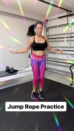 Woo-hoo! Giving my Crossrope jump rope a workout and it turns out I booty snapped so hard I was seeing stars! Jumping rope is an amazing form of cardio and leg workout all in one. It's the perfect way to get your whole body moving and get your heart rate up. Don't let a little snafu stop you from getting your sweat on and reaching your fitness goals. ⠀#jumpingrope #fitness #workout #cardio #legworkout #stars #crossrope #snafu #booty #motivation #crossropejumpropes #lauralondonfitness #jumpropefi