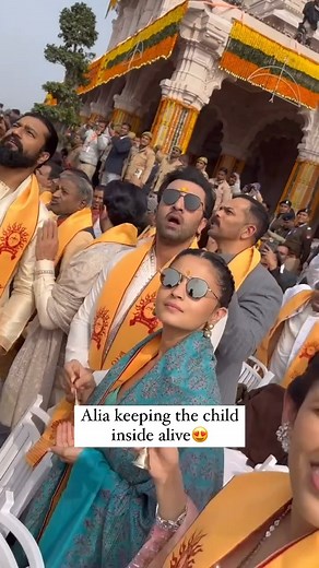 5.7M views · 128K reactions | Aagaya! Aagaya! Alia Bhatt got excited for the rose shower at the Ram Mandir Inaugration So cute! | Bollywood Bubble - Features | Facebook