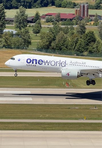 Qatar Airways A350 Oneworld livery landing Zurich Runway 28