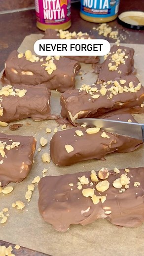 HWC - NEVER FORGET - YOU are worth a home made choc ice 😀 And this @uttanttapb is the best Go on line to order When I was little Choc ices were always for the grown ups and I got a Rocket when all I really wanted was a Choc ice! Which Ice cream was the favourite? Save this if you love an Choc Ice The ingredients 600ml of Double cream 1 can of condensed milk Tsp vanilla extract 2 large Tablespoons peanut butter 450g dark and milk chocolate 1 teaspoon coconut oil Crushed salted peanuts #peanutbut