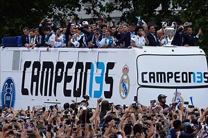 Biển người chào mừng Real vô địch Champions League 2017/18