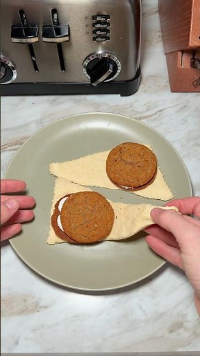 Easy 2 Ingredient Deep Fried Cream Pies!