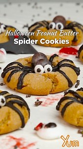 Make These Spider Cookies Recipe For Halloween! 🎃 👻 #halloween #reels #tasty #homemade | Yum