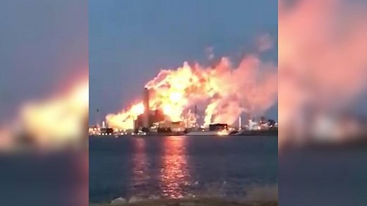 Cellphone video shows extreme flaring at Imperial Oil refinery in Sarnia in Feb. 2017