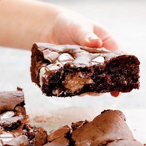 Cuando creías que habías visto todos los Brownies posibles... estos van a dejarte 😦 Brownies! 👉🏼 https://bit.ly/2KY8KGJ Guarda esta receta en la app: http://link.tastemade.com/main-post-ES | Tastemade Español