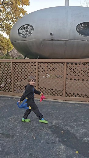 When we visited the spaceship house! #spaceship #oddities #extraterrestrial #aliensexist | The Boltons