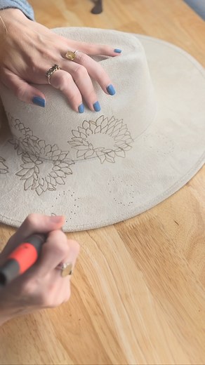 This beautiful custom has made it home 🫶🏼#customhat #fypage #pyrography #westernfashion #smallbusiness #freehand #burnedhat #hat #sunflower | Bex Custom Design