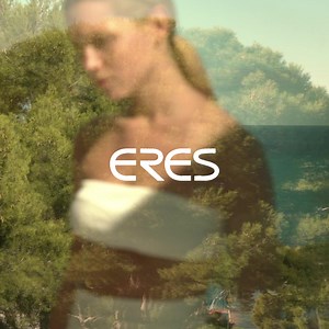 Blanc d’été pour une allure ultra chic. Hana Jirickova porte “Mood” et “Horizon”en coloris blanc. eresparis.com #ERESINSPIRATION #ERESSUMMER21 | Eres Paris