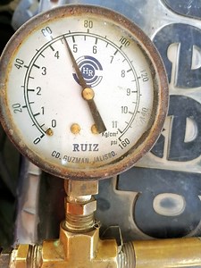 Difference between fuel pump regulator and fuel filter...