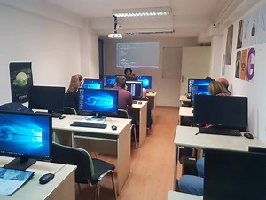 👨‍🏫 Презентација на завршни проекти од #Python менторската школа пред претставници од Quipu се одржа минатата недела. Денес почнува нова група за која нема веќе слободни места. Ако сакаш да ни се придружиш на следната обука, пријави се тука 👉 http://bit.ly/Python_I и резервирај го своето место. Обуката почнува на: 18 ноември На обуката каде учиме преку практични примери се обработуваат теми како: Структури на податоци, работење со бази на податоци со Sqlite3, MVC концепт, Модели и миграции...
