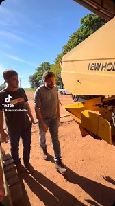 164 reactions · 7 comments | Operador de New Holland  | Vanessa Piazza | Facebook