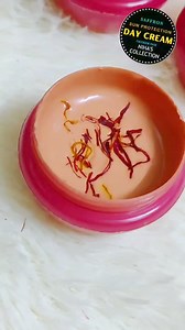 #Homemade_Sun_Protection_Day_Cream For All skin 🌹🌹 ডে ক্রিম তো অনেক দিয়েছেন কিন্তু এমন ডে ক্রিম কি দিয়েছেন যা রোদের থেকে ত্বক কে বাচাবে পাশাপাশি স্কিন গ্লোইং করবে ভিতর থেকে? জ্বি হ্যা ঠিকই শুনেছেন😍এখন স্কিন গ্লোইং এর পাশাপাশি পাবেন সান প্রোটেকশন ও। আর লাগানোর সাথে সাথে পাবেন সুন্দর মিষ্টি ১ টা গ্লো যা লোকে দেখলে ভাববে আপনার ত্বক খুব গ্লোইং কম্পলিমেন্ট পাবেন অবশ্যই🥰 কার্যকারিতাঃ- ★স্কিন গ্লোইং করে ★মশ্চোরাইজ করে ★সানপ্রোটেকশন দেয় ★স্কিন হেলদি করে ★ড্যামেজ স্কিন রিপেয়ার করে ★কালচে ভাব দূর করে 