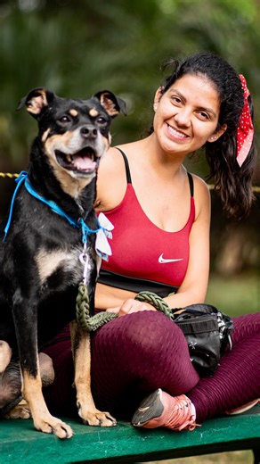 Retratando seres humanos - Amanda e Mike, obrigado 🙏🏻 . Nunca resisto a pessoas e seus pets ❤️ Com a Amanda e o Mike, aconteceu da mesma forma. Eles estava sentados num banco, numa luz maravilhosa, super fofinhos! Não poderia perder essa oportunidade! . Mesmo com um pouco de resistência da Amanda e meu medo de levar uma mordida do Mike, eu insisti e com jeitinho, eles toparam fazer as fotos! Ainda bem 😅 . . . #foto #fotografia #fotografo #fotoderua #fotododia #retrato #retrato # sãopaulo #ibi