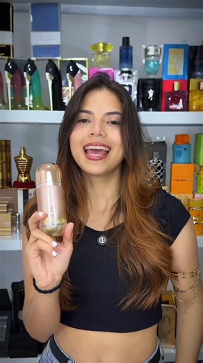 18 reactions | ✨ 212 VIP Rosé 﫶殺 Es un perfume chispeante, elegante y lleno de vida 壟. Su aroma combina notas frescas y afrutadas con un toque espumoso de champagne rosé ✨, envuelto en un corazón floral delicado  y un fondo suave y sensual. Ideal para la mujer sofisticada, segura y con un brillo único en cada paso que da.  #212VIPRose #PerfumesDeMujer #FraganciasFemeninas #PerfumesVirales #PerfumeQueEnamora | Nobby.ec | Facebook
