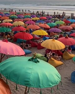 Ocean Beach with colorful umbrellas in Bali ❤️💛💚💙💜 🎥 instagram.com/golden_heart | Digital Traveling