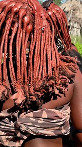 1.4M views · 10K reactions | El cabello de las mujeres Himba de Angola tiene una profunda importancia cultural, espiritual y social. No es solo una expresión de belleza, sino un lenguaje visual que comunica su identidad, edad, estado civil, fertilidad y posición dentro de la comunidad. #inspirationofafrica | Quim Fàbregas - Fotografía y Viajes. | Facebook