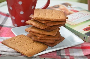 Homemade Graham Crackers Biscuit