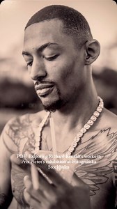 Richard Renaldi is an American Photographer and his series Disturbed Harmonies combines portraits of men and landscapes as a continuation of each other. Renaldi is celebrated for his bold and intimate portraits, delving into themes of identity, intimacy, and the intricate dynamics of human relationships. Learn more about Renaldi in our exhibition Human. #fotografiska #fotografiskastockholm #fotografiskamuseet #Richardrenaldi #Human #exhibition #artmuseum #Prixpictet #artcompetition #sustainabili