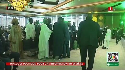 #DialogueNational PrOS accompagné de PAN El Malick Ndiaye le Poignet de mains avec Amadou milliardaire Ba présent au premier rang | Xalass Infos | Facebook