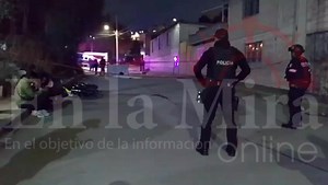 154K views · 1.6K reactions | Una mujer y un hombre fueron atacados a balazos en la calle Mina y Amapola, en la colonia Lomas de Altavista, en #LaPaz. Como resultado del ataque, el hombre resultó herido y la mujer murió en el lugar. | En la Mira Periodismo Ciudadano | Facebook