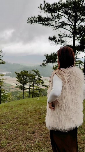 “Có những ngày chỉ cần một khoảng trời xanh, một làn gió nhẹ là đủ an yên…” | Trâm Kiều