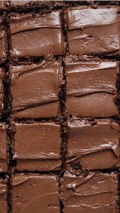 @organicallyaddison Chocolate Cake! This is the easiest cake ever — one mixing bowl, one layer of cake, and one thick smear of frosting. It’s every chocolate lover’s dream! Nut Free and Gluten Free! . Click the link in my bio or go to www.organicallyaddison.com and search “Chocolate Cake” for the full recipe! . Ingredients: ▢ olive oil ▢ sugar ▢ vanilla extract ▢ eggs ▢ milk ▢ cocoa powder ▢ gluten free flour ▢ baking soda ▢ sea salt ▢ chocolate frosting | Organically Addison