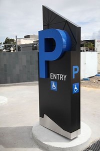 [Hot Item] Customized Parking Lot Standing Pylon Sign Totem for Shopping Mall Wayfinding Signage