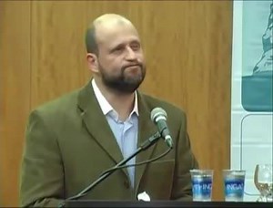 Trecho de uma aula sobre Deus ministrada pelo Dr. Clóvis da Barros Filho disponível no canal SBN Neurocirurgia no Youtube. | Cansei de Religião